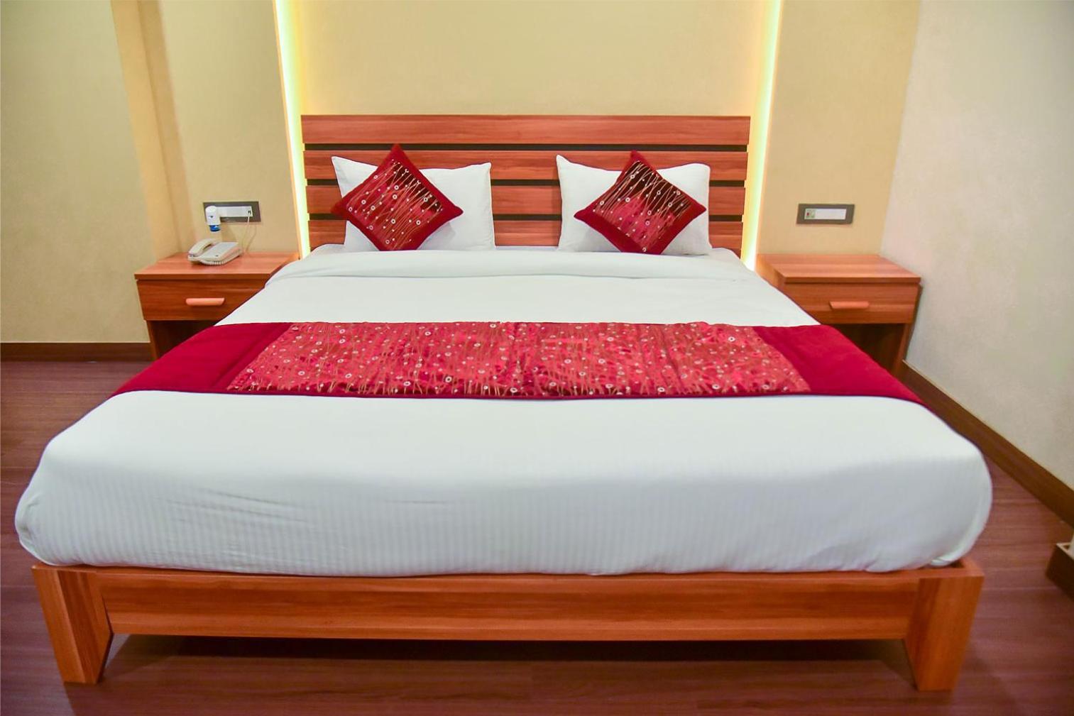 Hotel Apollo Grand 구와하티 외부 사진